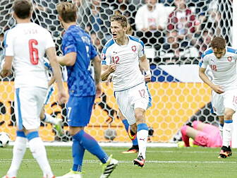 Croatia throw away two-goal le...